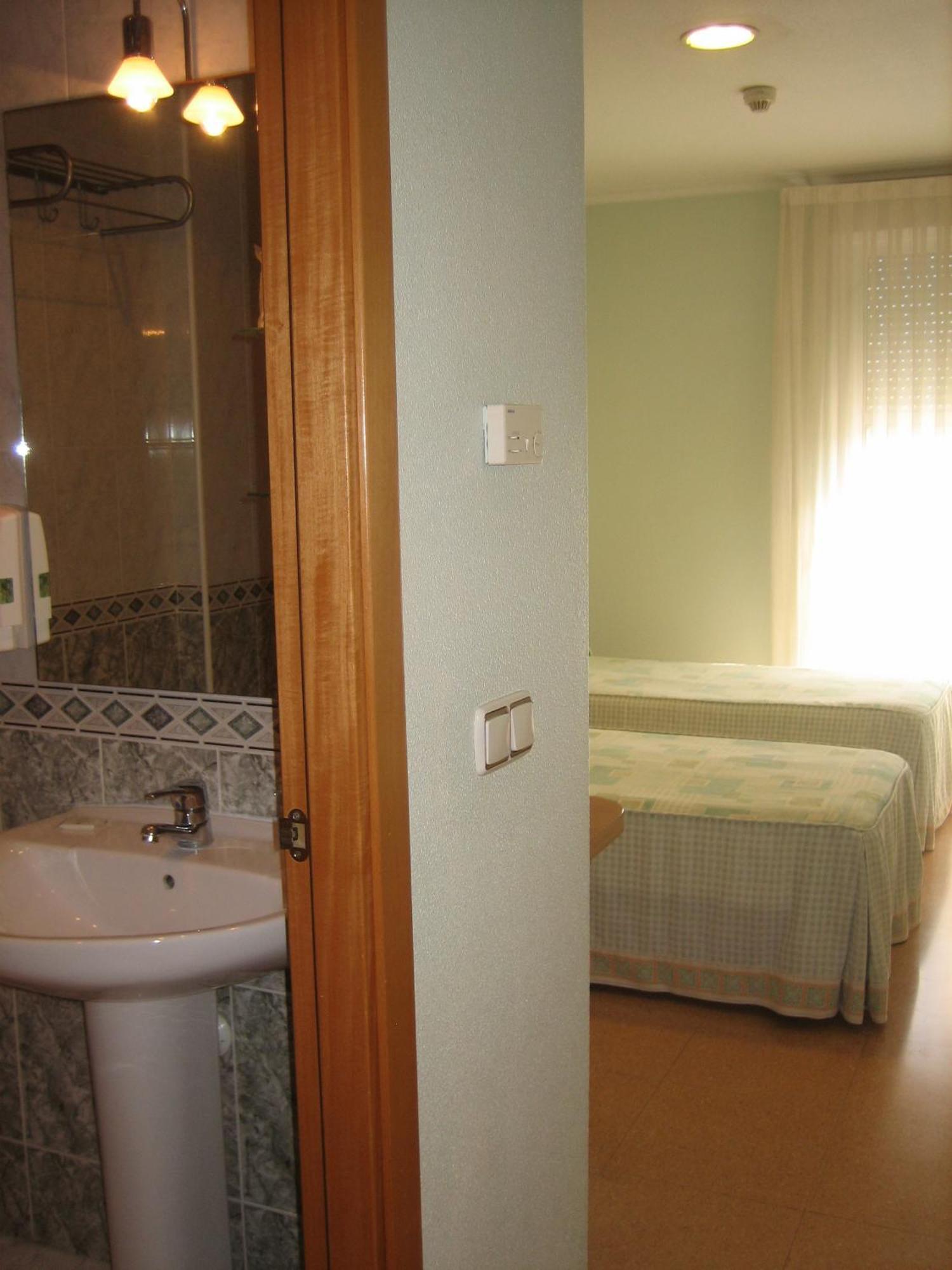 Hostal Madruga Елче Екстериор снимка