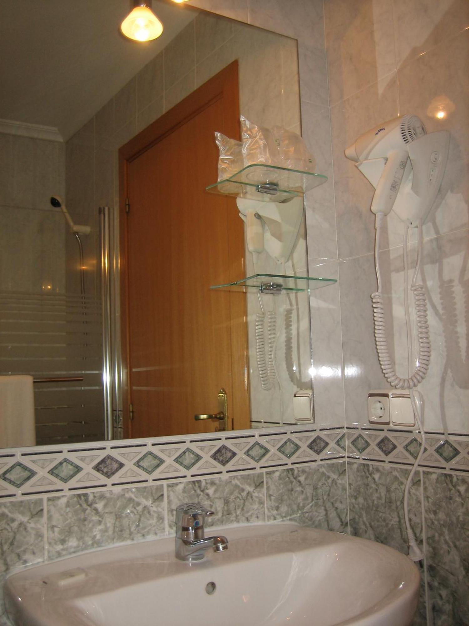 Hostal Madruga Елче Екстериор снимка